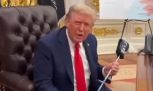 天龙配资 访美期间，泽连斯基送给特朗普一支特殊的高尔夫球杆，它是何来历？